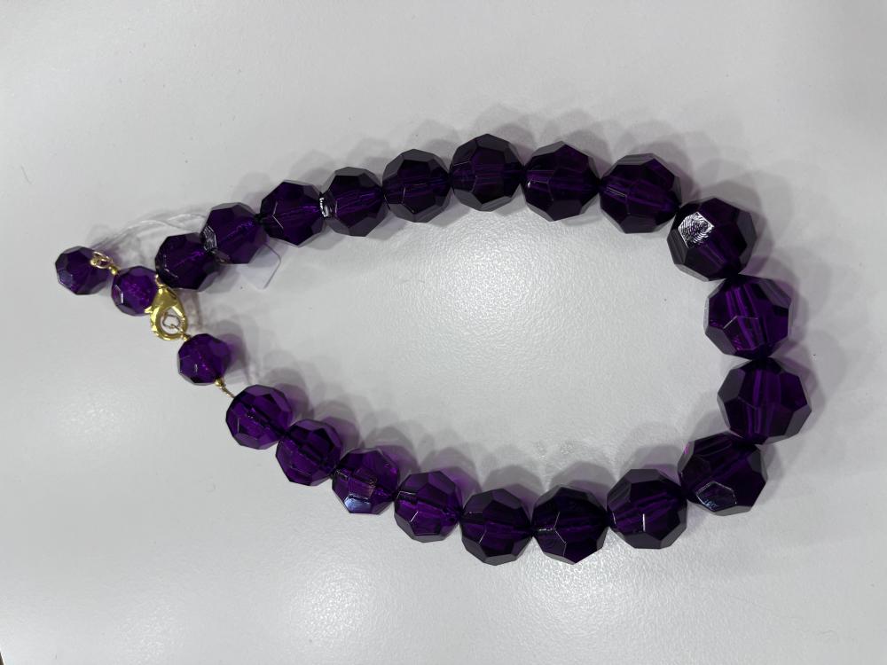 Collana viola sfaccettata